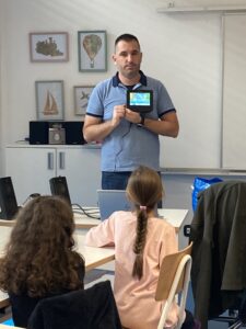 2D67C766 24EF 4D8D 9332 61740C7425F6 225x300