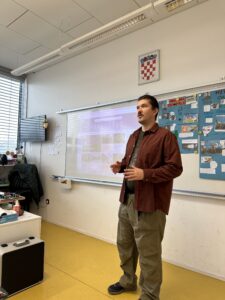 3EA02D3E CB79 45A5 9940 D5BEF28E0D2A 225x300