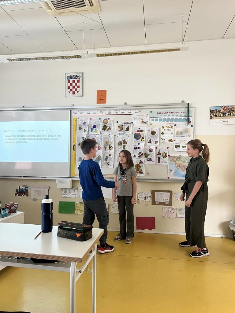 438774168 449704134280000 8927386110050656453 N 768x1024